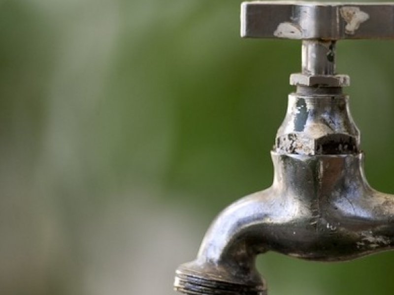 Imagem de Moradores de Pirajá reclamam da falta de água na região 