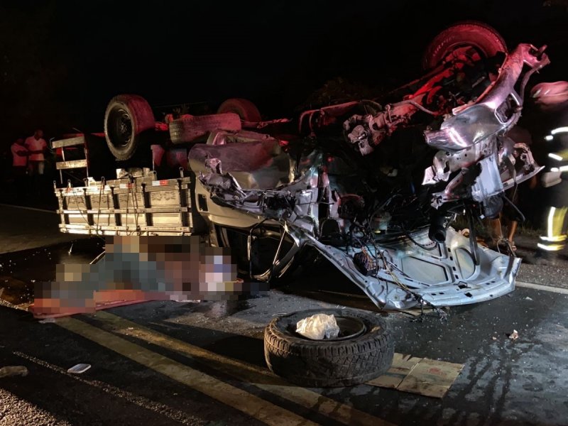 Imagem de Colisão envolvendo cinco veículos deixa um morto e oito feridos na Linha Verde