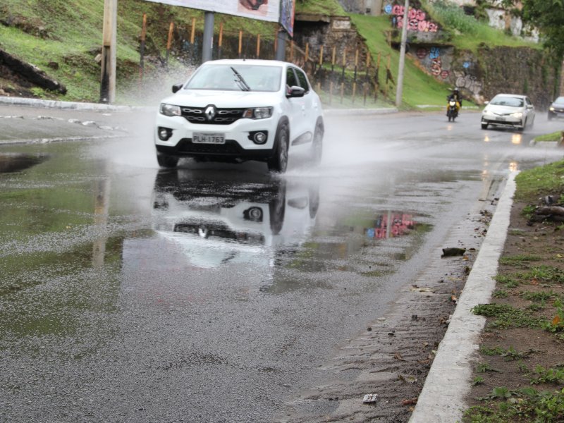 Imagem de Acumulados de chuvas superam 60mm em 24h em Salvador