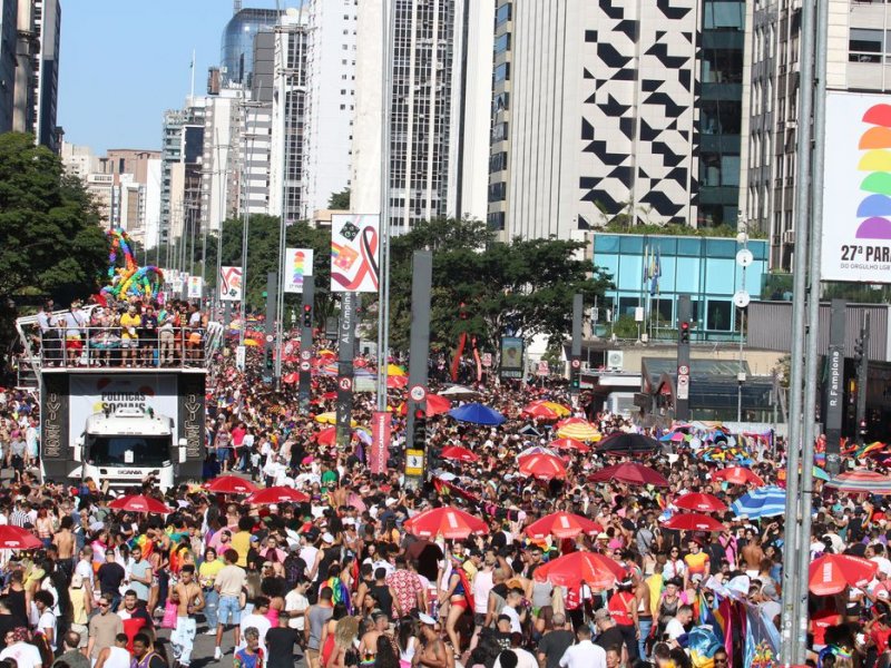 Imagem de Parada LGBT une luta por políticas e festa na Avenida Paulista