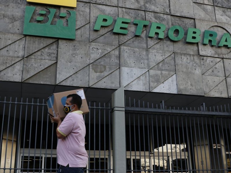 Imagem de Petrobras reduz preço da gasolina em 4,66% para distribuidoras 