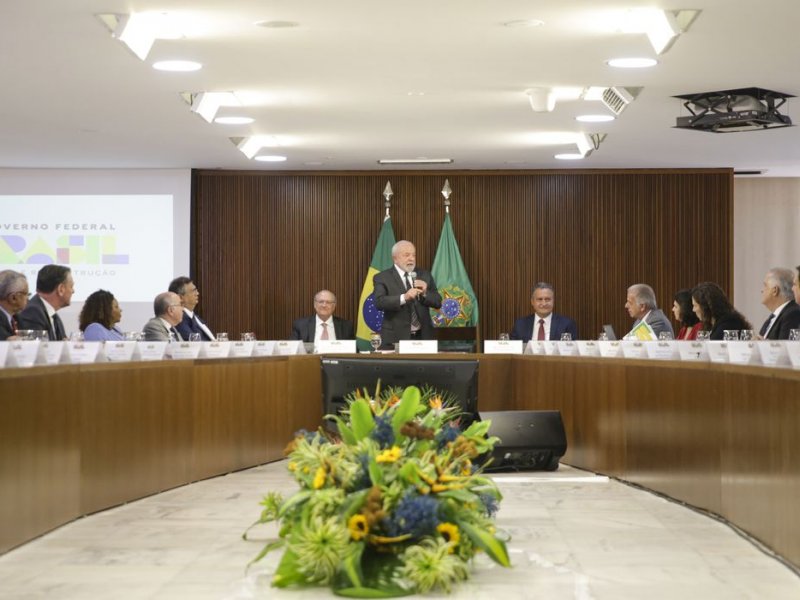 Imagem de Lula pede agilidade na nomeação de aliados do governo