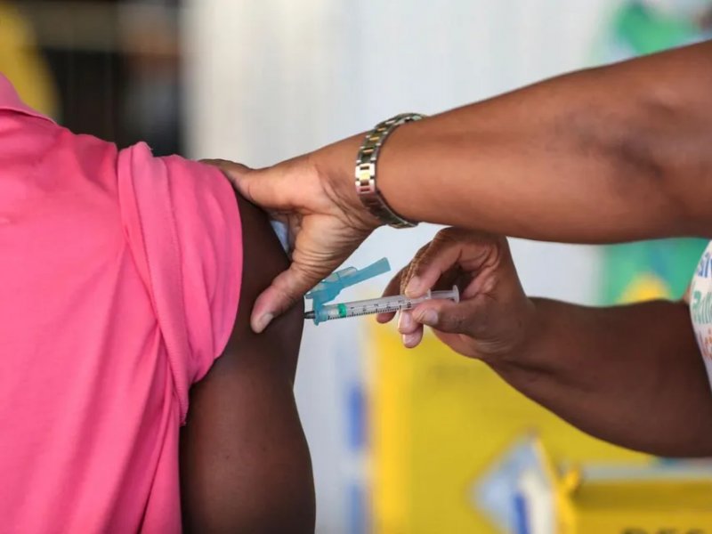 Imagem de Confira esquema de vacinação contra Covid-19 e gripe em Salvador nesta segunda (19)