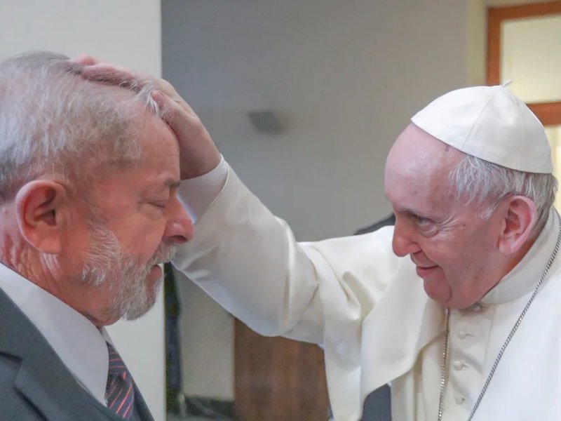 Imagem de Lula quer conversar com papa soluções para conflito na Ucrânia