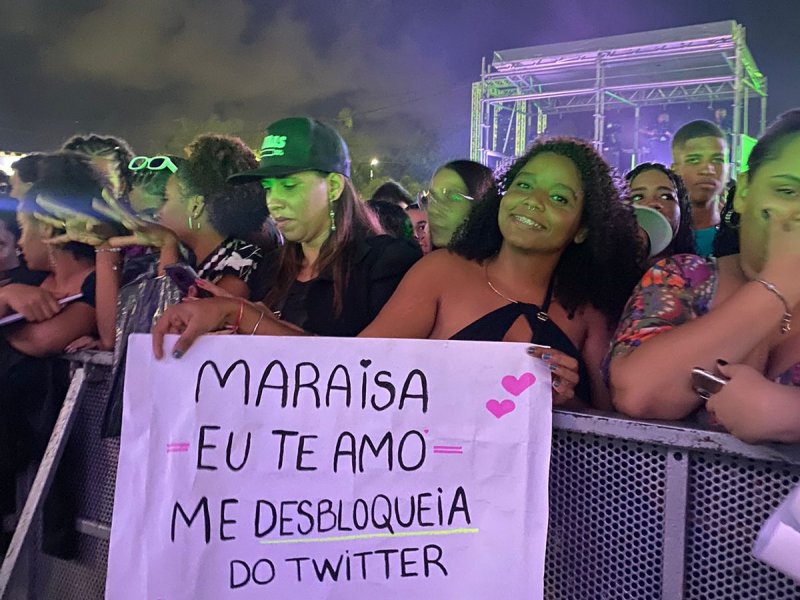 Imagem de #LiberaElaMaraisa: fã declara amor pela cantora de sertanejo e pede que seja desbloqueada em rede social