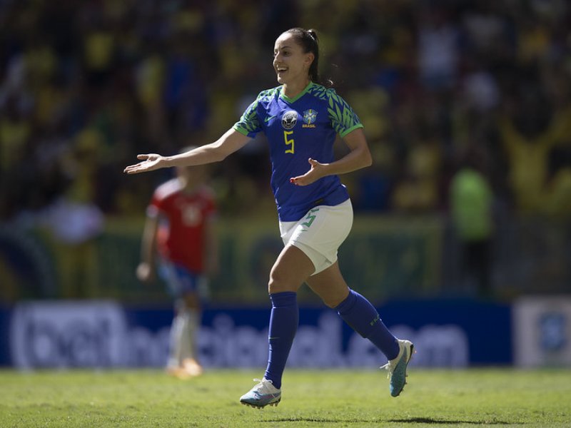 Imagem de Em despedida da torcida brasileira antes do Mundial, seleção feminina goleia Chile 