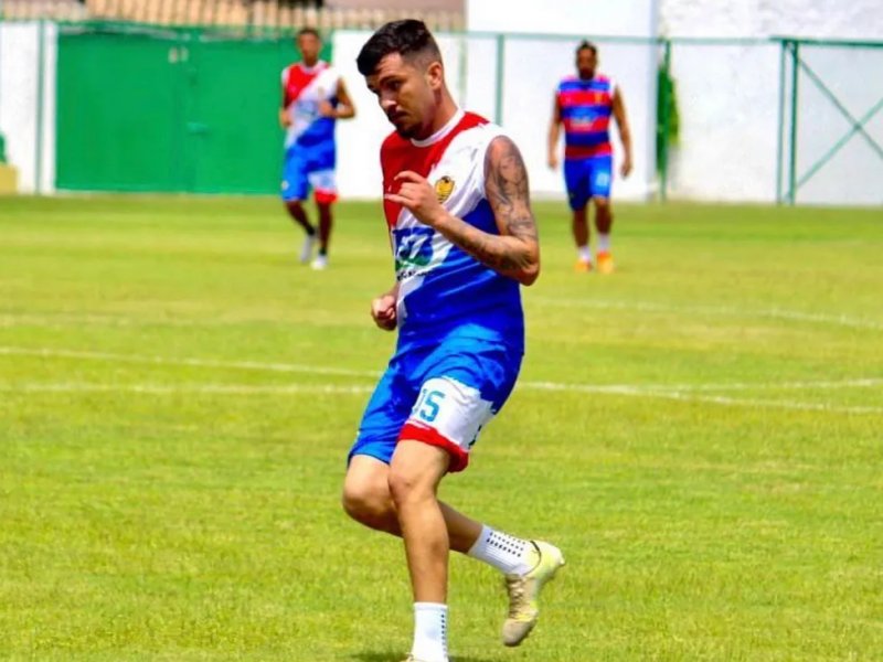 Imagem de Jogador de futebol e jovem de 25 anos morrem em acidente entre motos no sul da Bahia