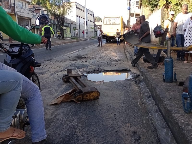Imagem de Acidente com ônibus na Suburbana foi causado por buraco aberto em rede da Embasa