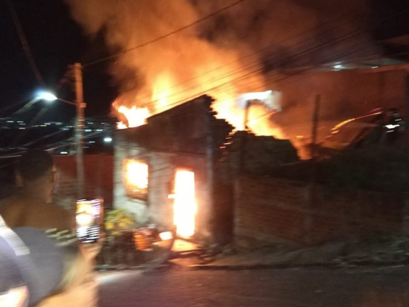 Imagem de Casa fica destruída após pegar fogo em Itabuna