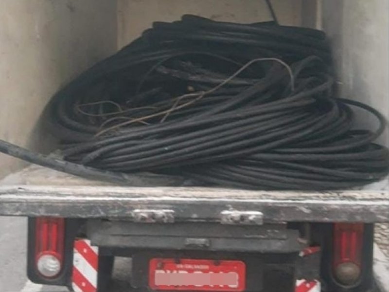 Imagem de Polícia prende quadrilha especializada em furtos de fios de cobre em Salvador