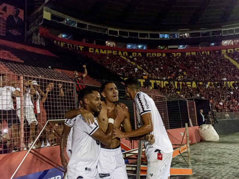 Imagem de Vitória vence Sport na Ilha do Retiro e reassume liderança da Série B