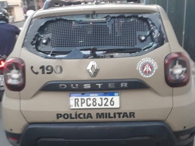 Imagem de Viatura é atacada a pedradas durante ação da PM em Pernambués