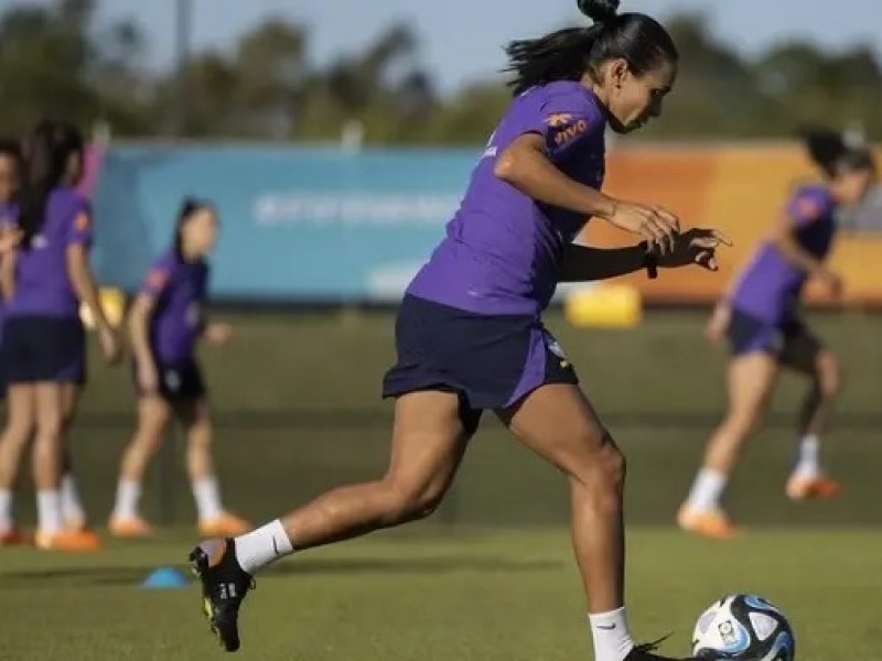 Imagem de Marta volta a treinar com bola às vésperas da estreia do Brasil na Copa do Mundo Feminina
