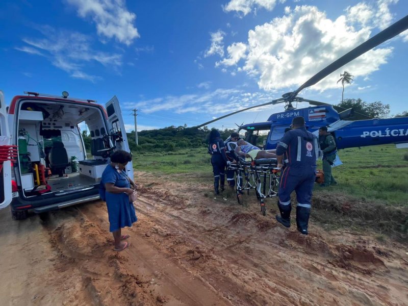 Imagem de Vítima de infarto na Ilha de Itaparica é socorrida pelo Grupamento Aéreo da PM