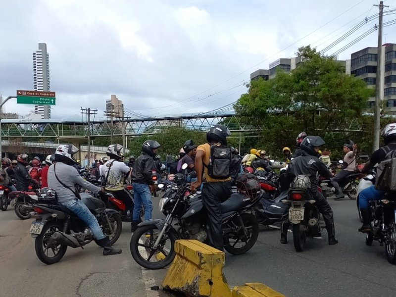 Imagem de Motociclistas causam congestionamento durante manifestação em Salvador