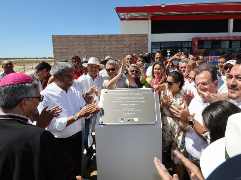 Imagem de Bom Jesus da Lapa: governador inaugura aeroporto e anuncia romaria como patrimônio imaterial da Bahia