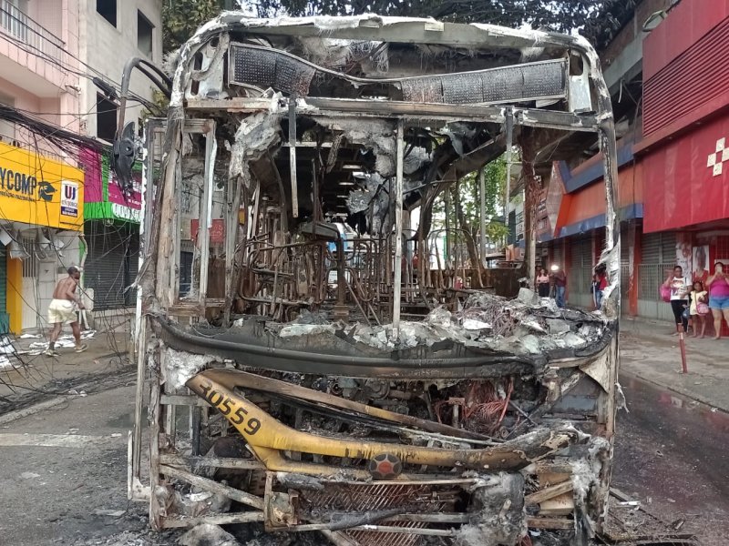 Imagem de Ônibus é incendiado no bairro de São Marcos