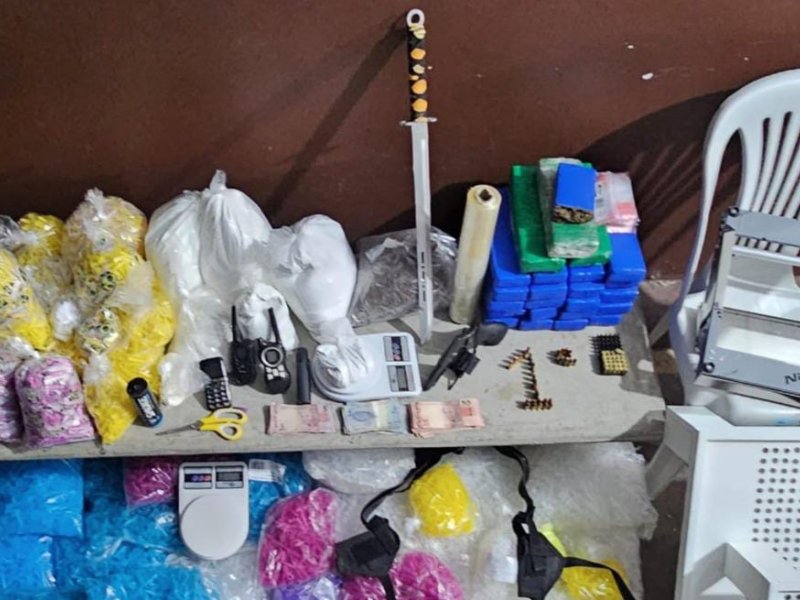 Imagem de PM desmonta laboratório de cocaína em Pernambués e prende dois homens