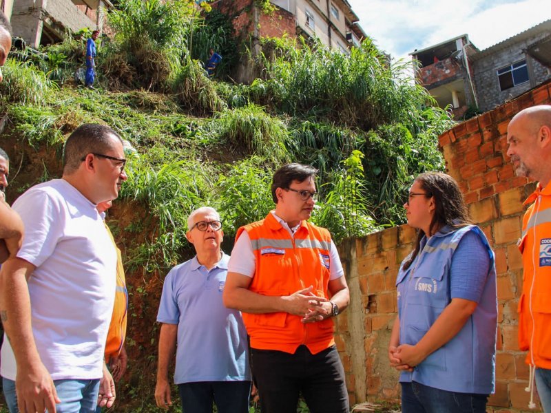 Imagem de Prefeitura entrega contenção de encosta e dá ordem de serviço para geomantas em Pau da Lima