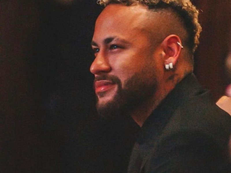Imagem de Em acordo com o Al-Hilal, Neymar pede permissão para ser emprestado ao Barcelona