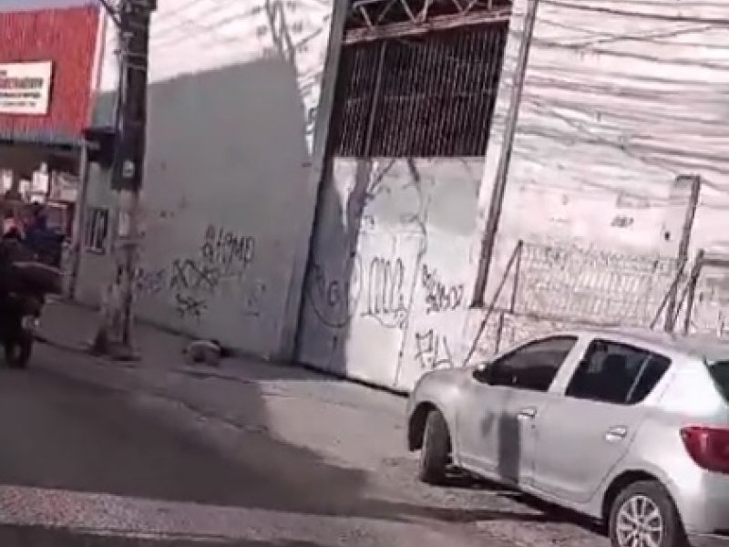 Imagem de Mulher é assassinada em via pública no bairro de Tancredo Neves