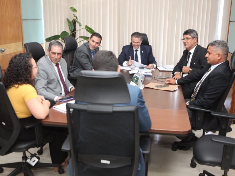 Imagem de Deputado Gabriel Nunes reúne ministros em busca de investimentos para municípios baianos