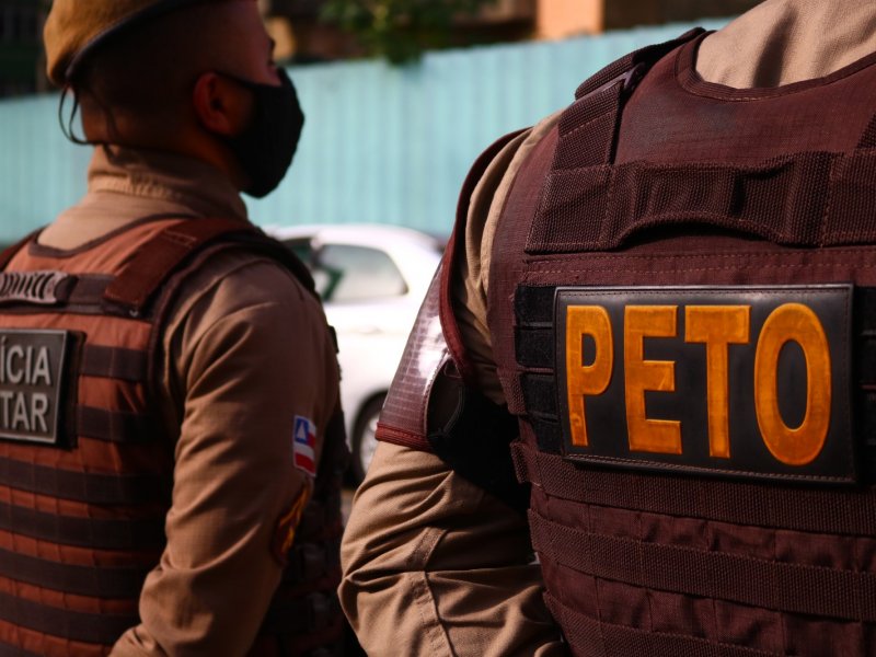 Imagem de VÍDEO: PM captura assaltante em menos de um minuto após roubar dois celulares na Pituba