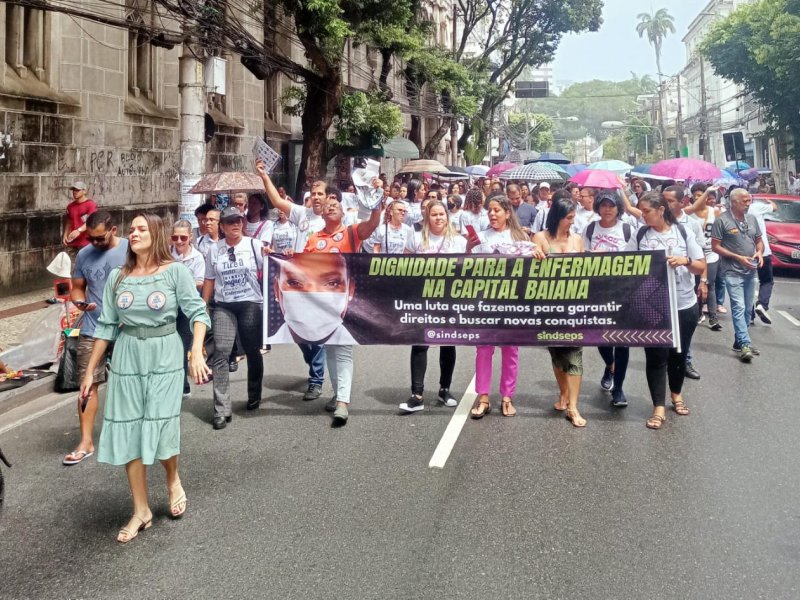 Imagem de Profissionais de enfermagem promovem manifestação no Centro de Salvador