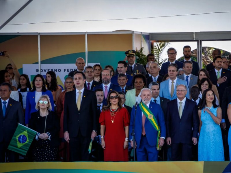 Imagem de Lula participa de desfile da Independência acompanhado de ministros baianos e chefes dos Três Poderes em Brasília