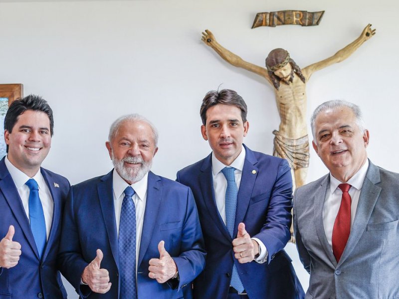 Imagem de Lula dá posse a três ministros e cria ministério para pequena empresa