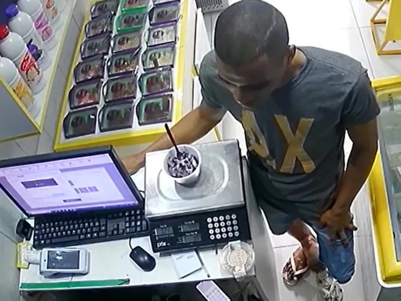 Imagem de Homem se passa por cliente em loja de açaí e na hora de pagar anuncia assalto em Salvador