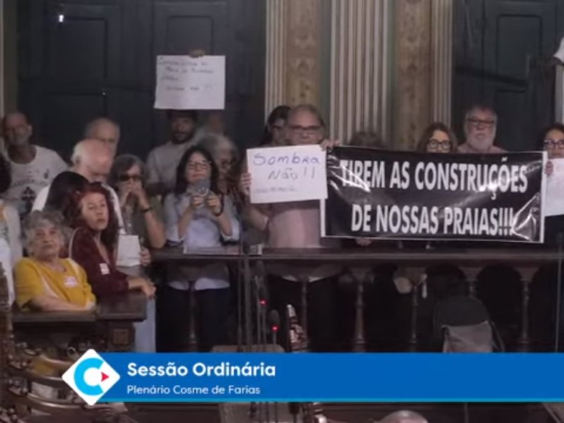 Imagem de Movimento SOS Buracão ocupa Plenário da Câmara e discursa contra construção de prédios na praia