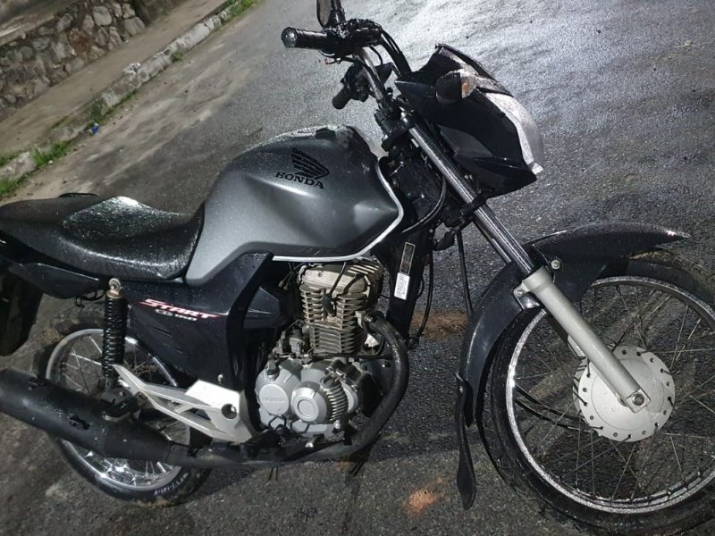 Imagem de PM recupera moto com restrição de roubo em Periperi