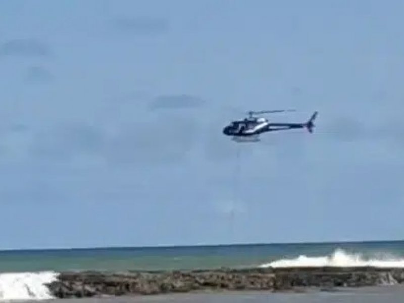 Imagem de Pai e filho se afogam em praia de Jauá; helicóptero realiza resgate