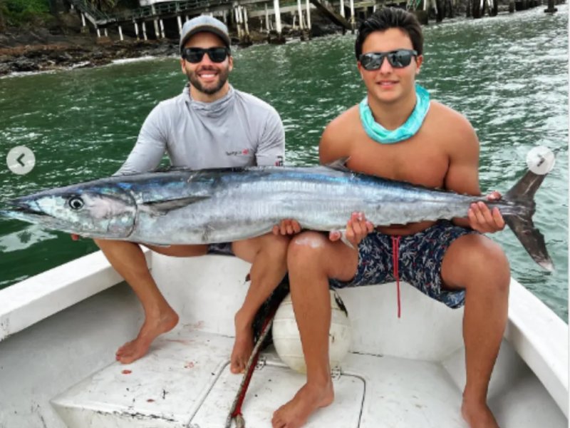 Imagem de Sorte Grande: em pescaria ao lado do pai, Marcelo Cady fisga peixe gigante