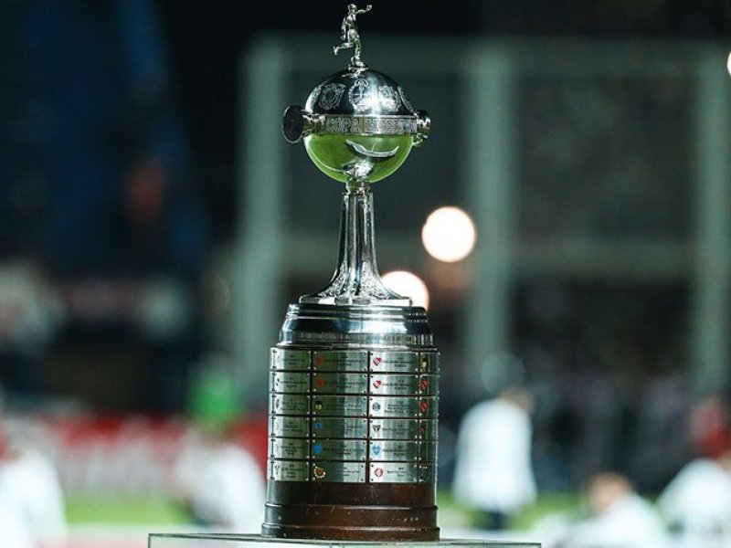 Imagem de Conmebol estuda possibilidades para colocar novas placas de campeões na taça da Libertadores