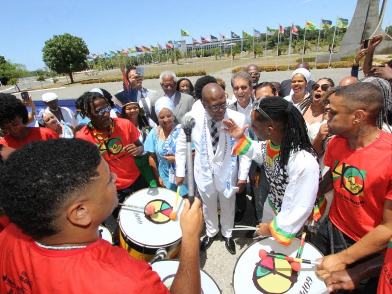 Imagem de "Muito feliz e honrado", diz o ministro Sílvio Almeida, homenageado com cidadania baiana