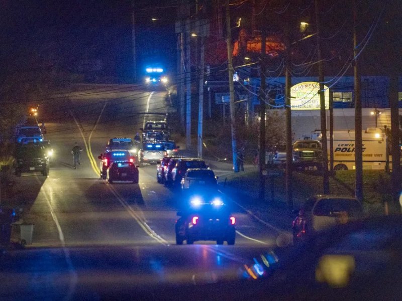 Imagem de Ataque a tiros deixa pelo menos 16 mortos e dezenas de feridos no Maine, nos EUA