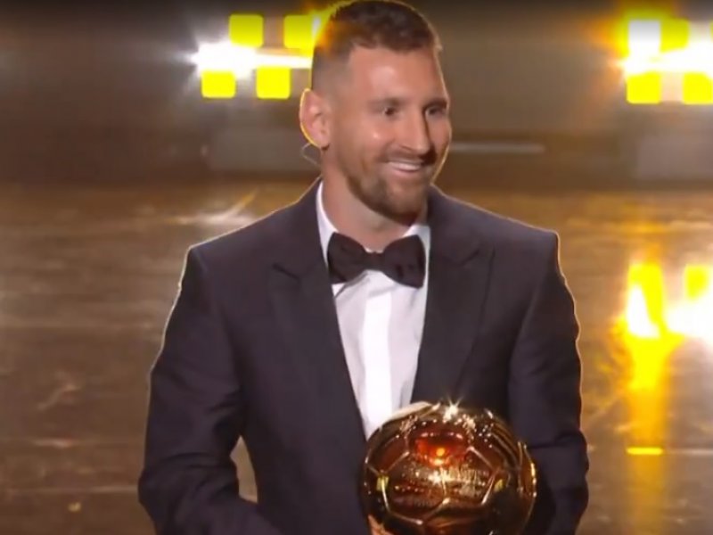 Imagem de Messi conquista Bola de Ouro da France Football pela oitava vez