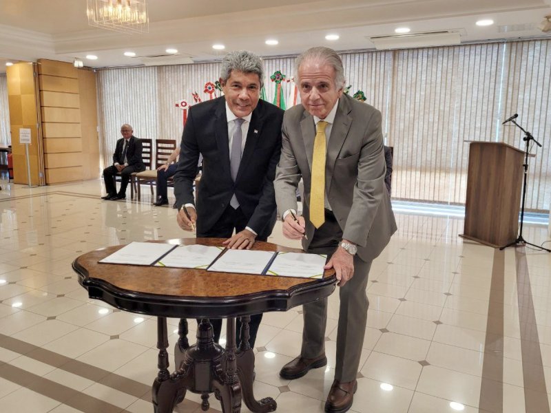 Imagem de Em Brasília, Jerônimo assina acordo para implantação de Centro Tecnológico Aeroespacial da Bahia