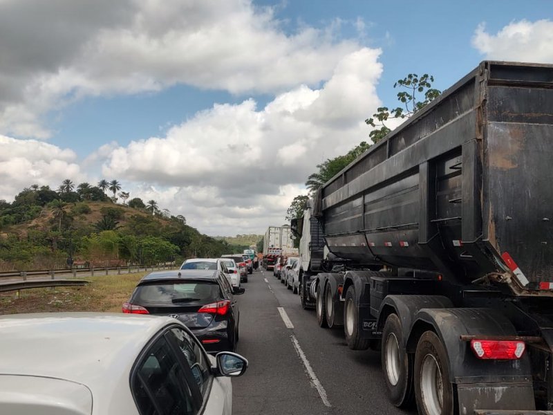 Imagem de Manifestação em Amélia Rodrigues causa congestionamento na BR-324