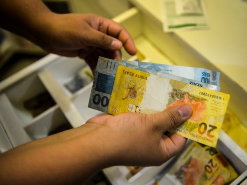 Imagem de Massa salarial de trabalhadores brasileiros fecha 3º trimestre em R$293 bi, diz IBGE