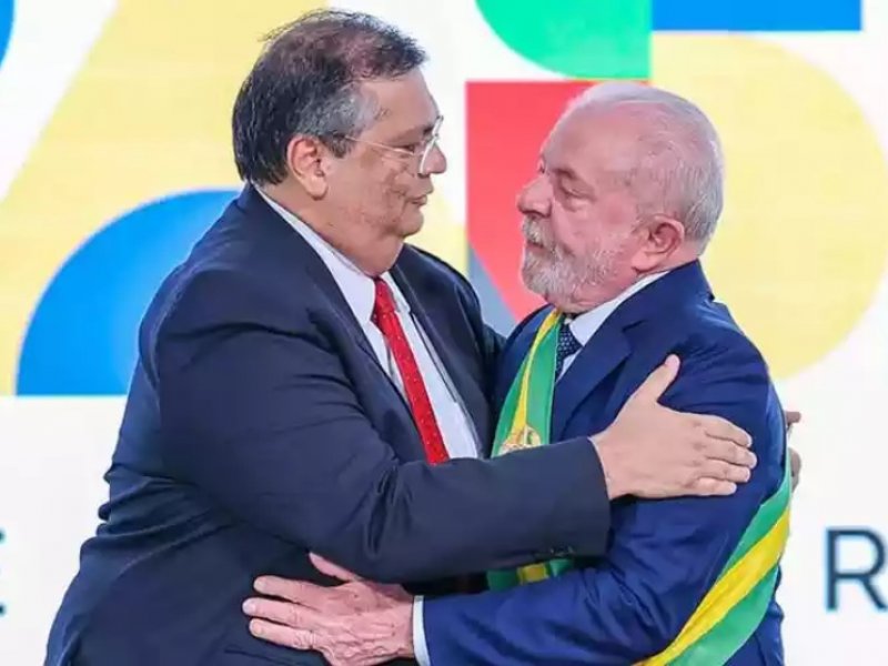 Imagem de Lula afirma que Dino é vítima de fake news com "ataques plantados"