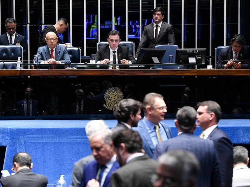 Imagem de Senado aprova PEC que limita decisões individuais de ministros do STF