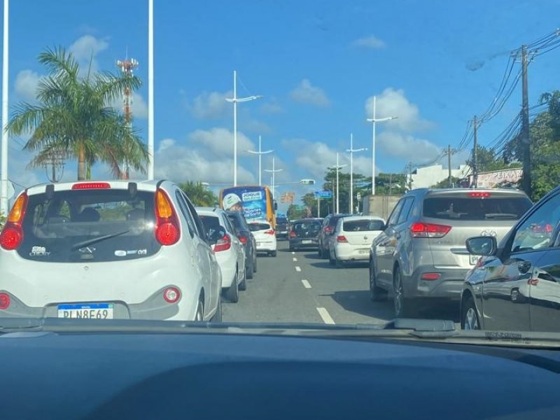 Imagem de Acidente com moto deixa trânsito congestionado na Avenida Paralela