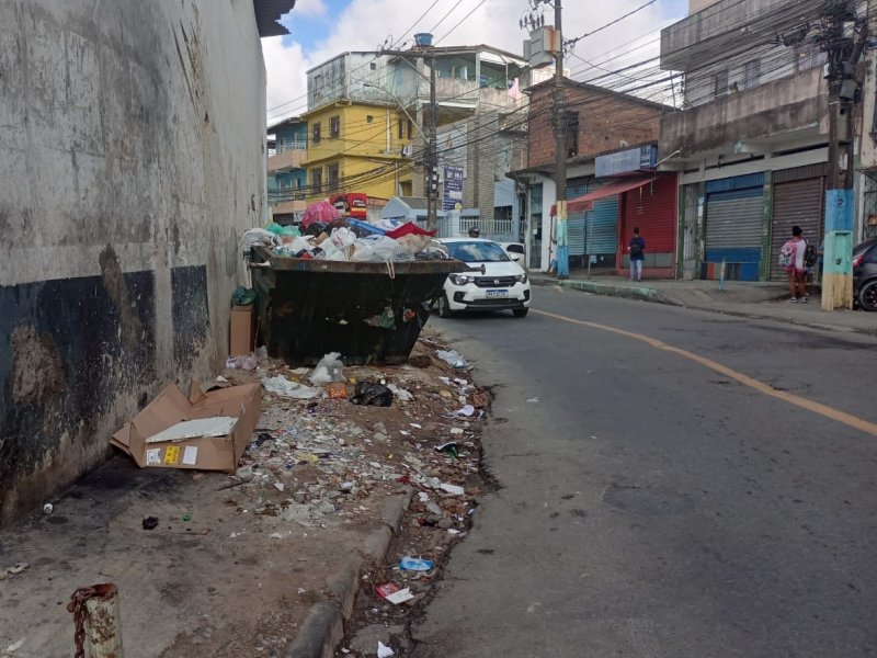 Imagem de Caixa coletora de lixo em ‘lugar inadequado’ causa acidentes em Pernambués