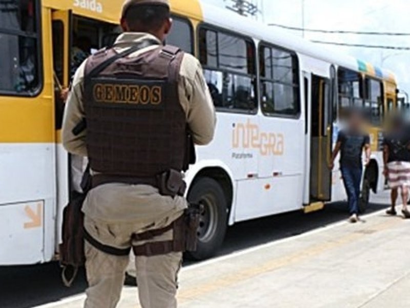 Imagem de Ônibus é assaltado no Lobato nas primeiras horas desta sexta (24); duas mulheres desmaiam