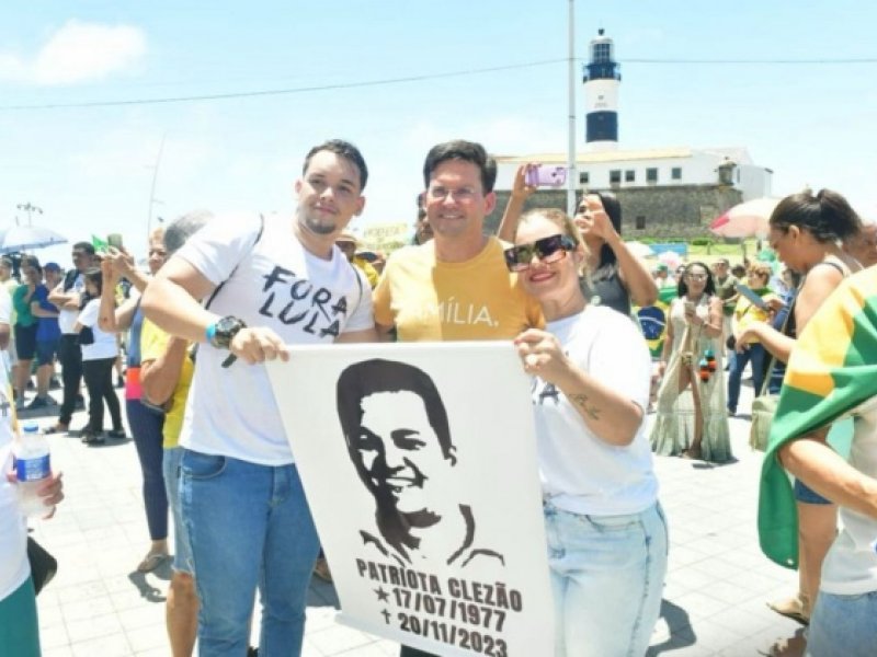 Imagem de João Roma participa de manifestação contra o STF na Barra