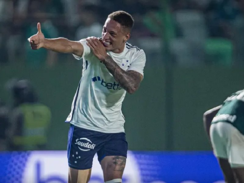 Imagem de Bahia volta ao Z-4 após Cruzeiro vencer o Goiás com gol nos acréscimos