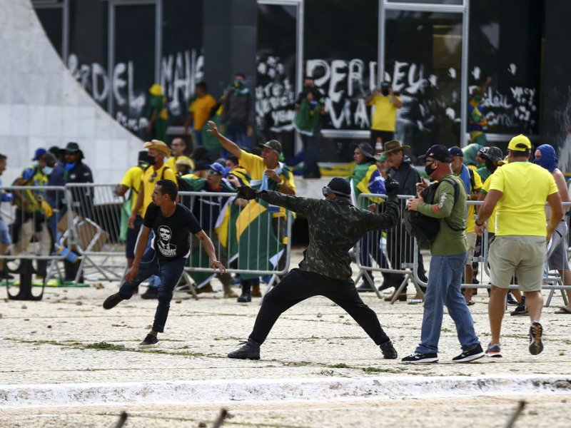 Imagem de Moraes manda soltar preso por atos golpistas de 8 de janeiro